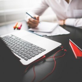 man-working-with-the-laptop_385-19323865